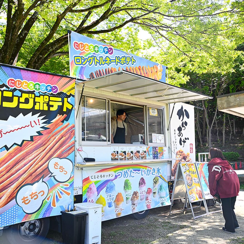 にじとろキッチンカーの外観