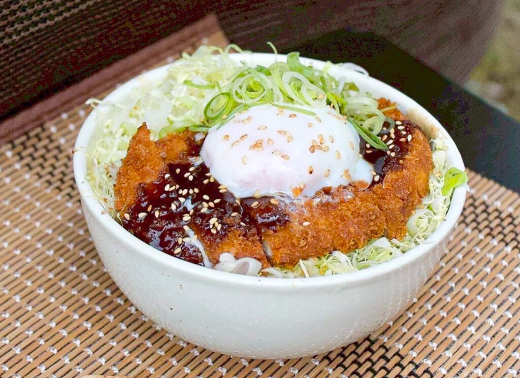 温泉たまご付き味噌カツ丼