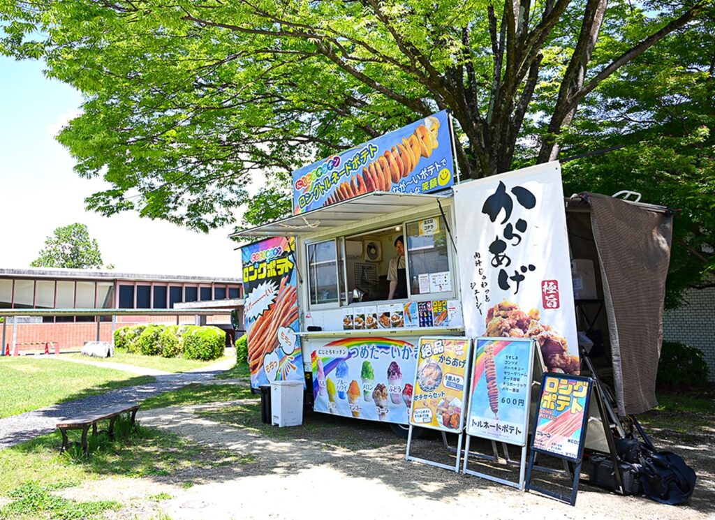 にじとろキッチンカーの外観